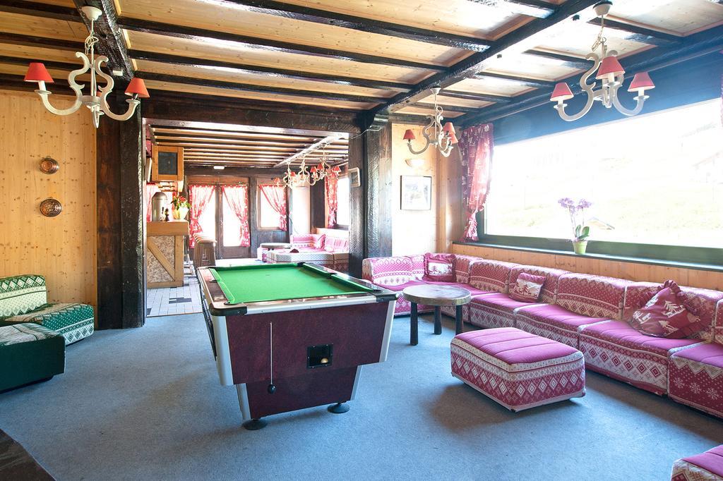 Madame Vacances Hotel Le Christina Alpe d'Huez Esterno foto
