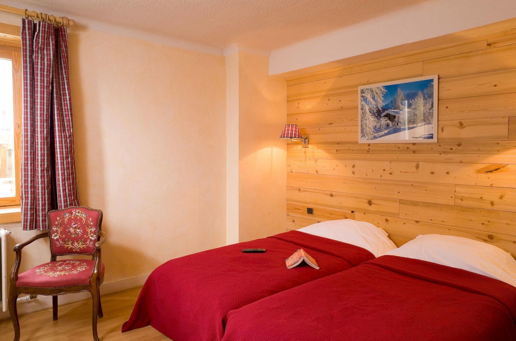 Madame Vacances Hotel Le Christina Alpe d'Huez Esterno foto