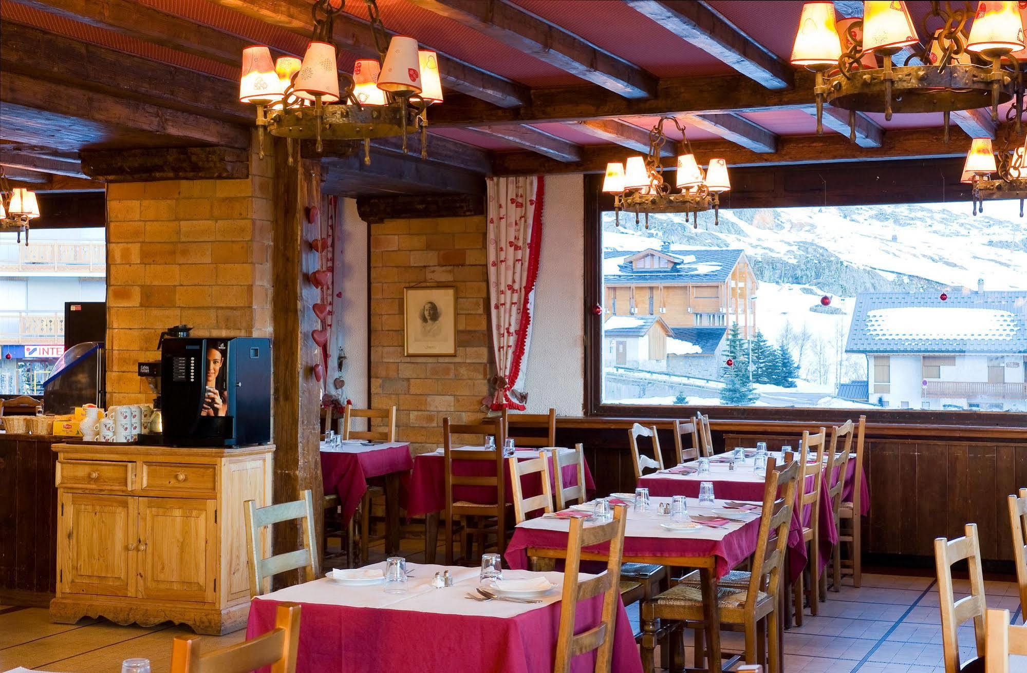 Madame Vacances Hotel Le Christina Alpe d'Huez Esterno foto